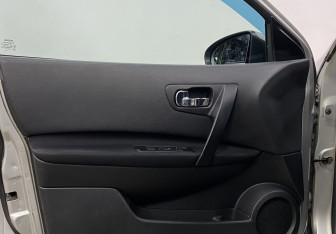 Подержанный автомобиль Nissan Qashqai 2012 года (15 фото)