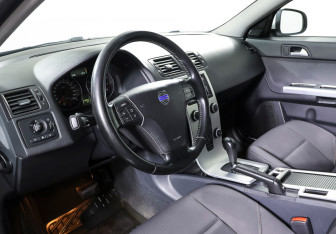 Подержанный автомобиль Volvo S40 2010 года (13 фото)