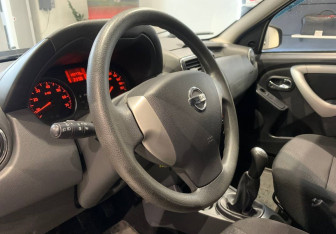 Подержанный автомобиль Nissan Terrano 2014 года (13 фото)