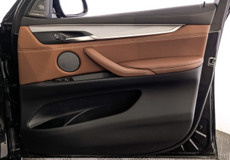 Подержанный автомобиль BMW X6 2018 года (25 фото)