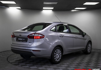 Подержанный автомобиль Ford Fiesta Sedan 2015 года (21 фото)