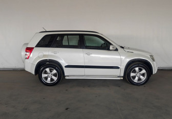 Подержанный автомобиль Suzuki Grand Vitara 2011 года (8 фото)