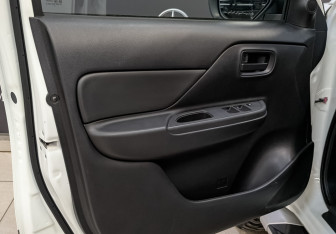 Подержанный автомобиль Mitsubishi L200 2022 года (19 фото)