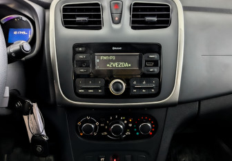 Подержанный автомобиль Renault Sandero 2018 года (15 фото)