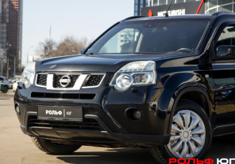 Подержанный автомобиль Nissan X-Trail 2011 года (19 фото)