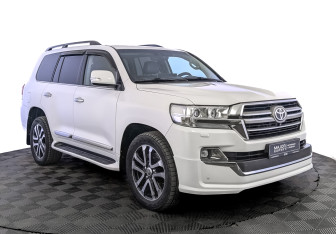 Подержанный автомобиль Toyota Land Cruiser Suv 2015 года (3 фото)