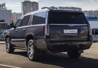 Подержанный автомобиль Cadillac Escalade Suv 2016 года (7 фото)