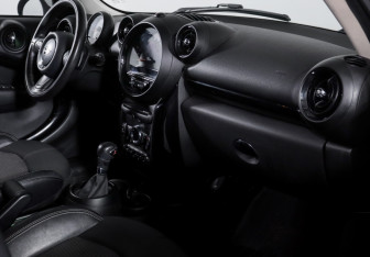 Подержанный автомобиль MINI Countryman 2016 года (9 фото)