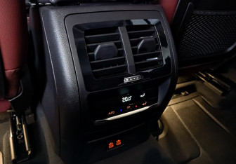 Подержанный автомобиль BMW X4 2024 года (29 фото)