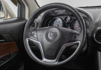 Подержанный автомобиль Opel Antara 2013 года (15 фото)