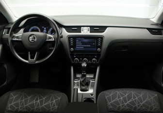 Подержанный автомобиль Skoda Octavia Liftback 2019 года (8 фото)