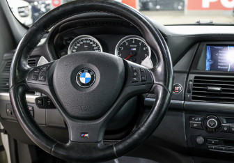 Подержанный автомобиль BMW X6 M 2012 года (17 фото)