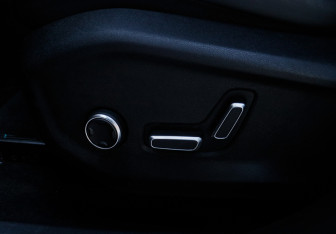 Подержанный автомобиль Geely Monjaro 2024 года (15 фото)