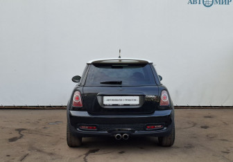 Подержанный автомобиль MINI Hatch 2010 года (6 фото)