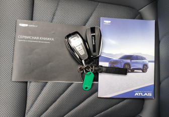 Подержанный автомобиль Geely Atlas 2024 года (20 фото)