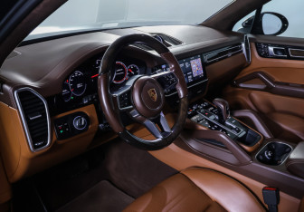 Подержанный автомобиль Porsche Cayenne 2018 года (15 фото)
