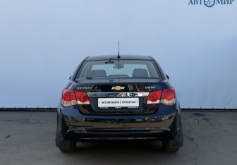 Подержанный автомобиль Chevrolet Cruze Sedan 2014 года (6 фото)