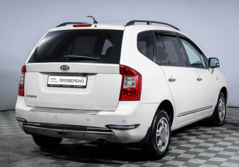 Подержанный автомобиль Kia Carens 2009 года (5 фото)