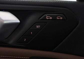 Подержанный автомобиль BMW X6 2022 года (18 фото)