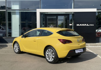 Подержанный автомобиль Opel Astra Hatchback 2014 года (7 фото)