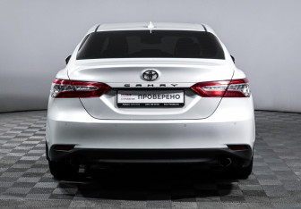 Подержанный автомобиль Toyota Camry Sedan 2021 года (6 фото)