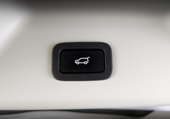 Подержанный автомобиль Land Rover Range Rover 2015 года (28 фото)
