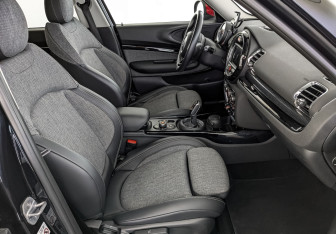 Подержанный автомобиль MINI Clubman Wagon 2019 года (24 фото)