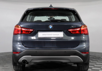 Подержанный автомобиль BMW X1 2016 года (4 фото)