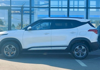 Подержанный автомобиль Kia Seltos 2021 года (8 фото)