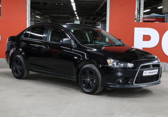 Подержанный автомобиль Mitsubishi Lancer Sedan 2012 года (3 фото)