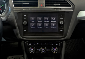 Подержанный автомобиль Volkswagen Tiguan 2020 года (15 фото)
