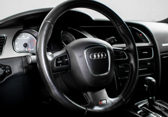 Подержанный автомобиль Audi S5 Coupe 2009 года (11 фото)