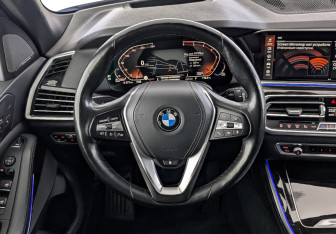 Подержанный автомобиль BMW X5 2019 года (22 фото)
