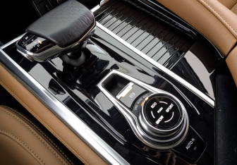 Подержанный автомобиль Changan CS95 2024 года (21 фото)