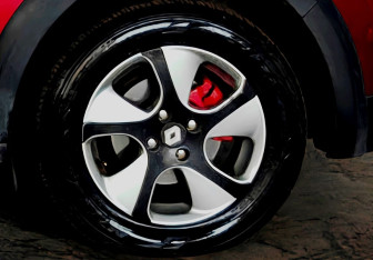 Подержанный автомобиль Renault Sandero 2011 года (15 фото)