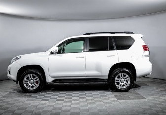 Подержанный автомобиль Toyota Land Cruiser Prado 2011 года (8 фото)