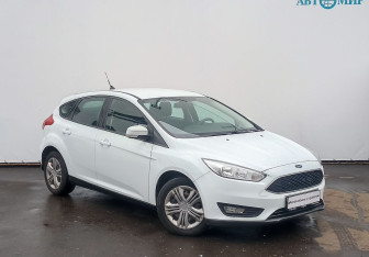Подержанный автомобиль Ford Focus Hatchback 2017 года (3 фото)