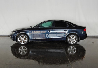 Подержанный автомобиль Audi A4 Sedan 2012 года (8 фото)