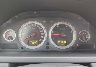 Подержанный автомобиль Volvo XC90 2008 года (12 фото)