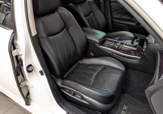 Подержанный автомобиль Infiniti Q70 2018 года (22 фото)