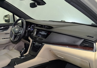 Подержанный автомобиль Cadillac XT5 2016 года (11 фото)