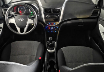 Подержанный автомобиль Hyundai Solaris Sedan 2012 года (11 фото)