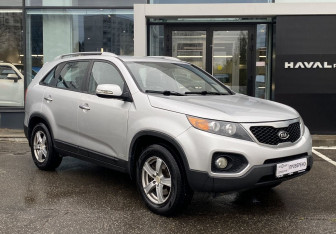 Подержанный автомобиль Kia Sorento 2011 года (3 фото)