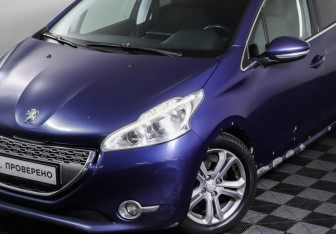 Подержанный автомобиль Peugeot 208 2013 года (24 фото)