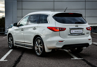 Подержанный автомобиль Infiniti QX60 2014 года (7 фото)