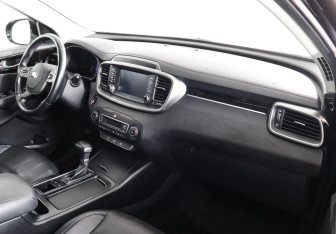 Подержанный автомобиль Kia Sorento 2018 года (10 фото)