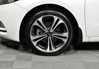 Подержанный автомобиль Kia Cerato Sedan 2015 года (7 фото)