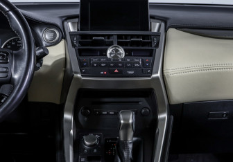 Подержанный автомобиль Lexus NX 2015 года (13 фото)