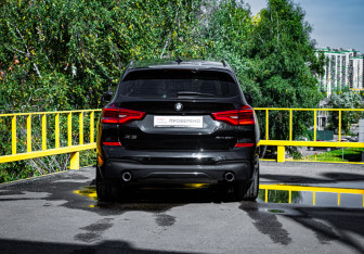 Подержанный автомобиль BMW X3 2018 года (5 фото)