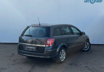 Подержанный автомобиль Opel Astra Wagon 2011 года (8 фото)